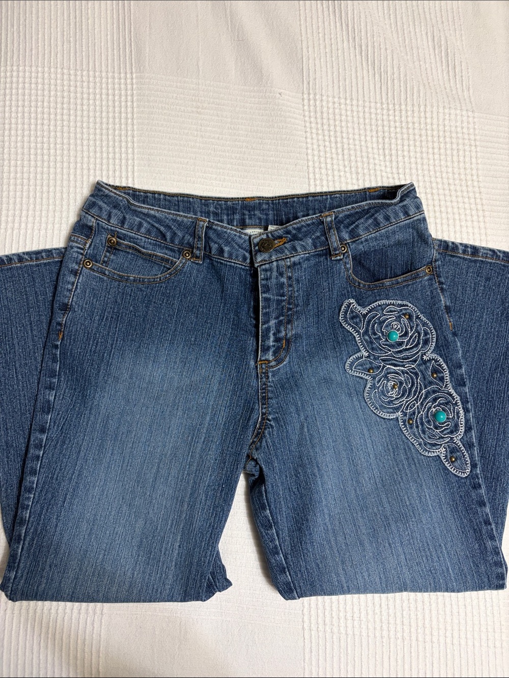 Women's Blue Embroidered Capri Jeans